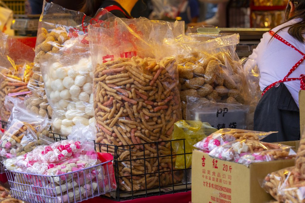 【種類と表現】パケ買いが楽しくなる！お菓子の分類と「味」の中国語