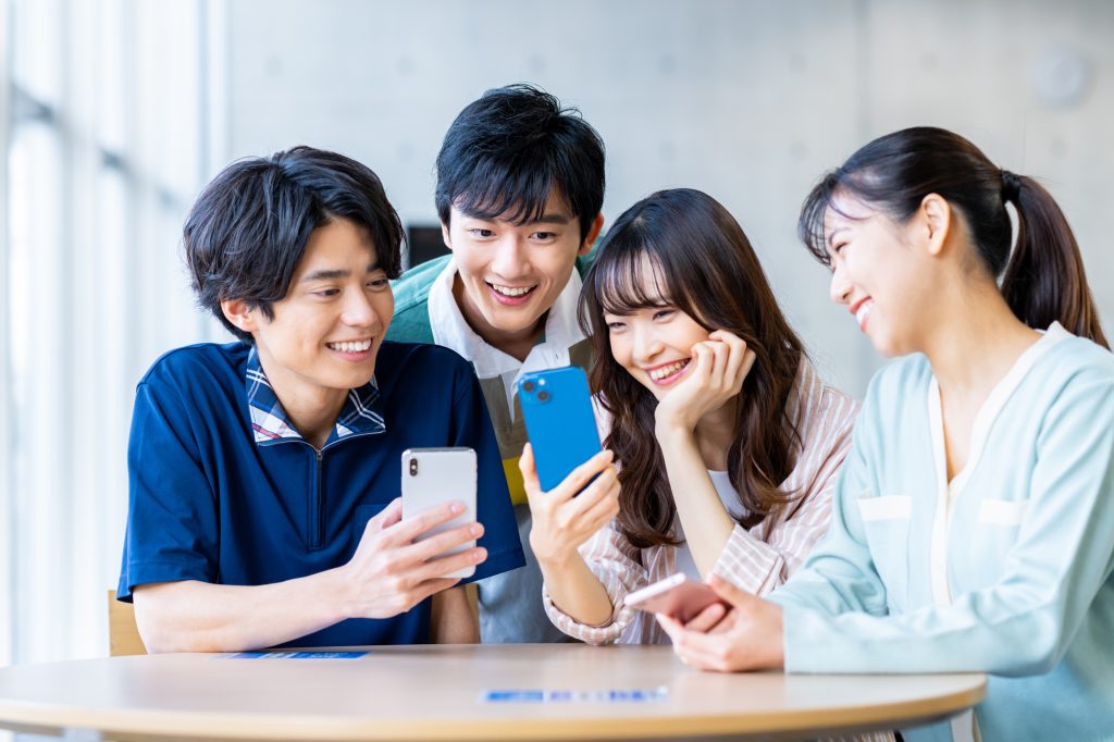 【中国語の笑い】ユーモアのセンスが違う？ジョーク・コメディ・面白いフレーズ集