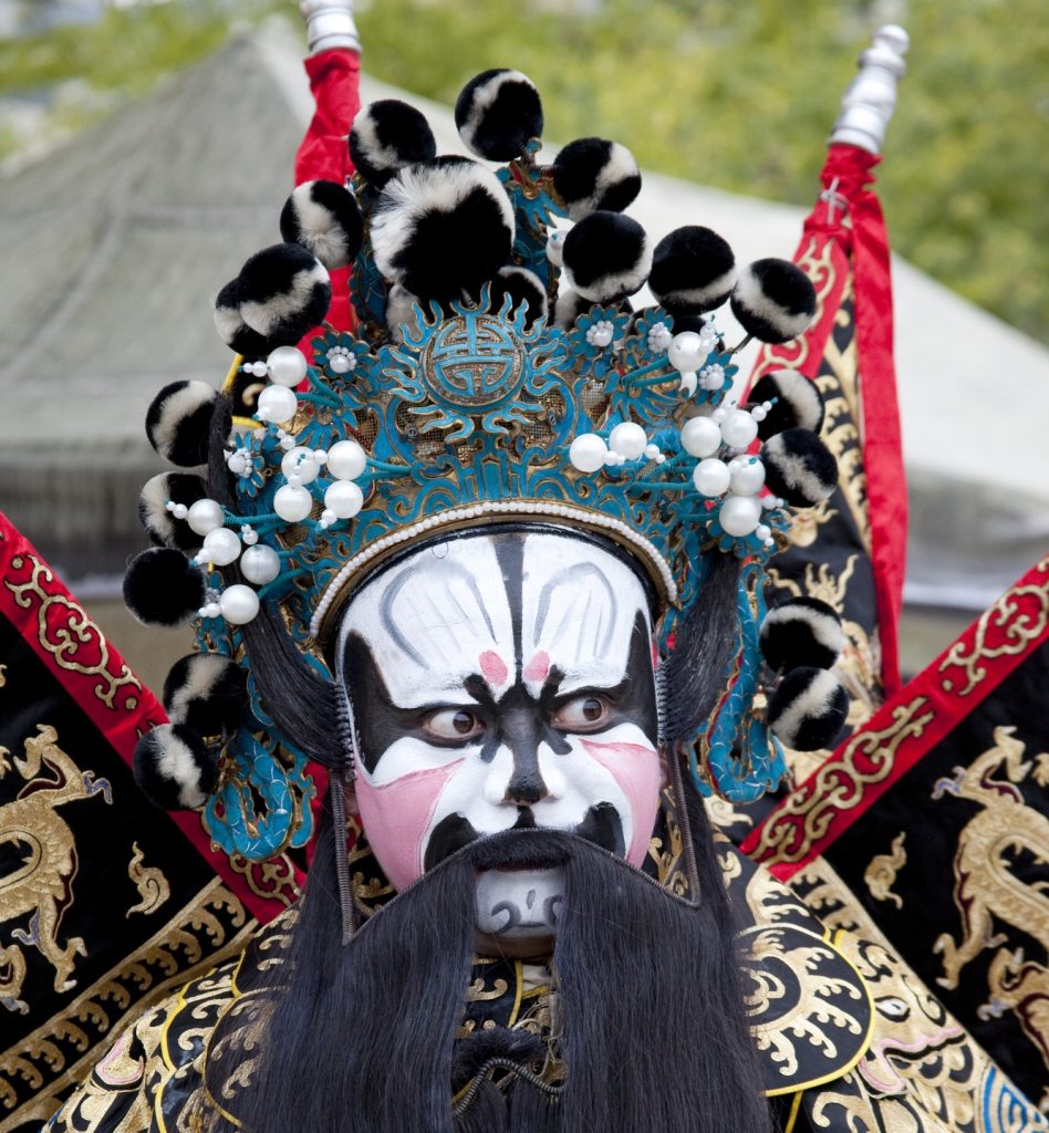 中国伝統芸能ガイド｜京劇の隈取り・変面まで学習に役立つ魅力を解説