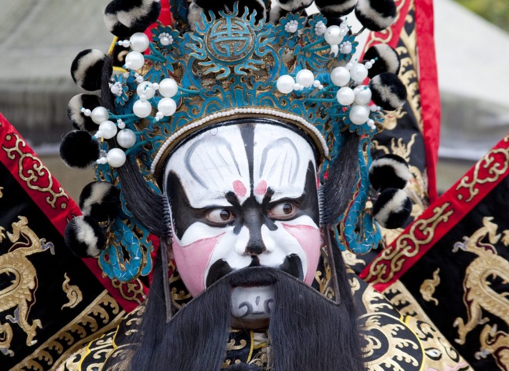 中国伝統芸能ガイド｜京劇の隈取り・変面まで学習に役立つ魅力を解説