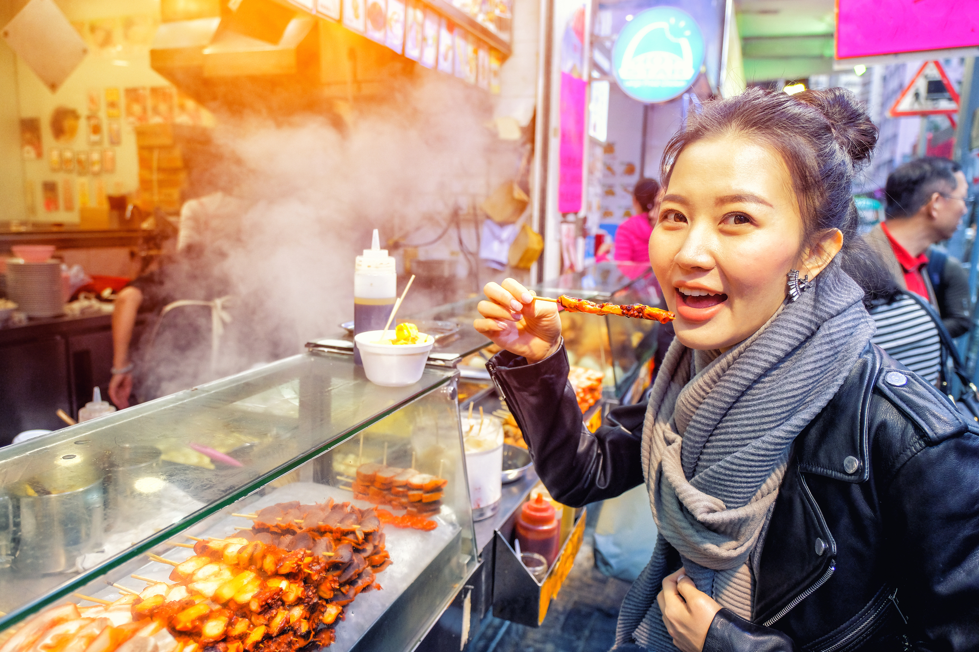 「食べ歩き」で知る中国の食文化　青空の下で楽しく美食を味わおう